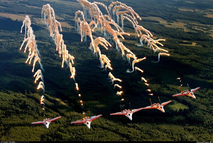 Phi đội Hiệp sĩ Nga bay biểu diễn